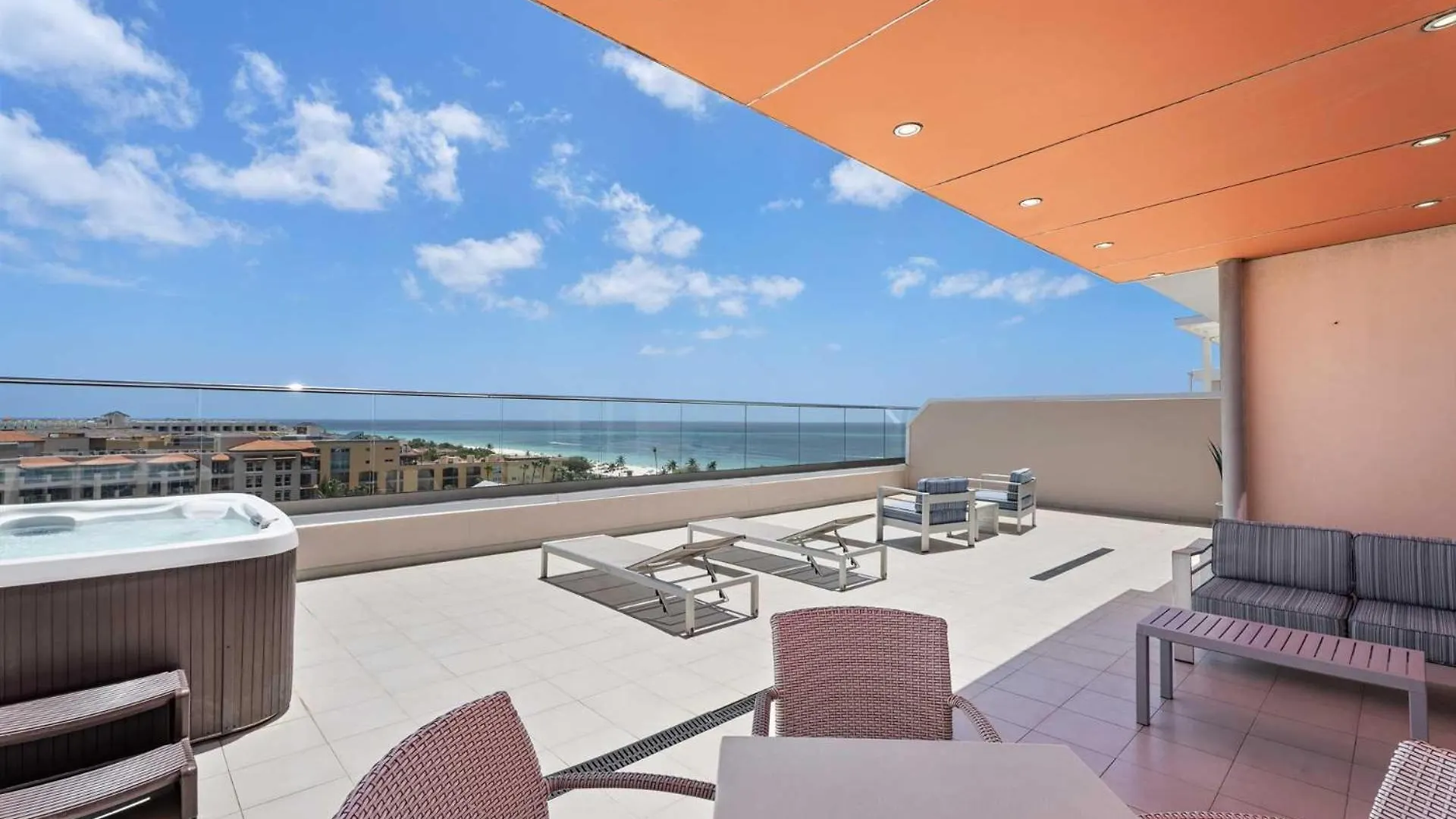 度假居 Beach View- Scenic View Penthouse 2Br Condo- Lv607 棕榈滩