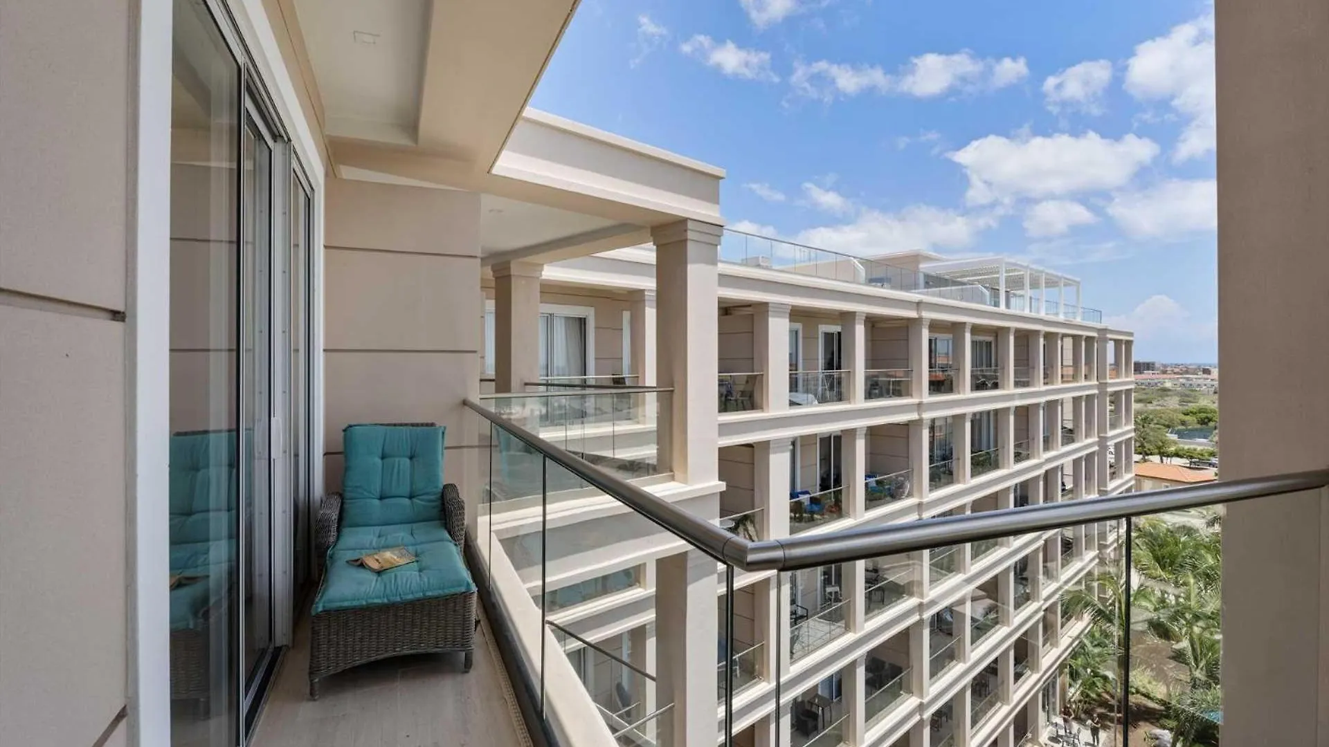 Beach View- Scenic View Penthouse 2Br Condo- Lv607 棕榈滩 度假居