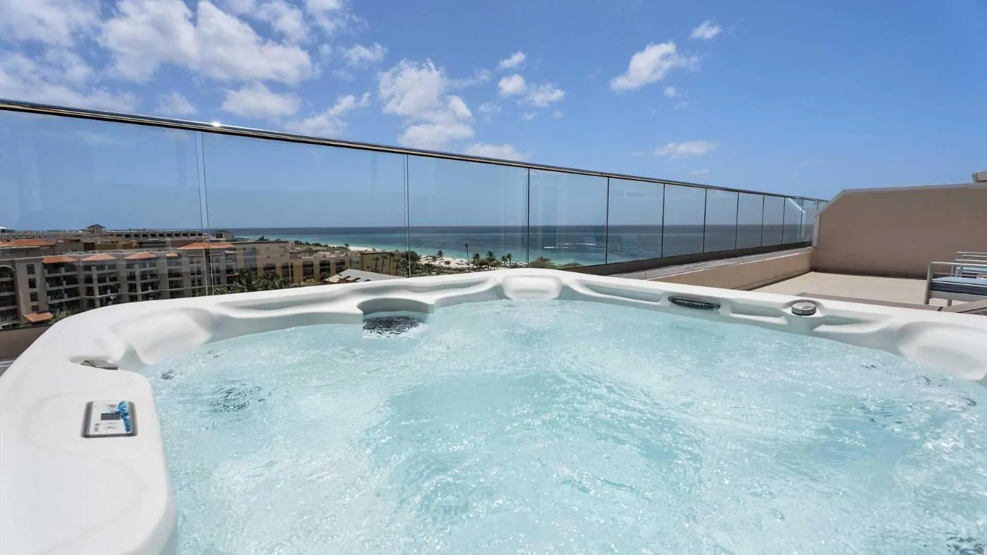 Beach View- Scenic View Penthouse 2Br Condo- Lv607 Palm Beach