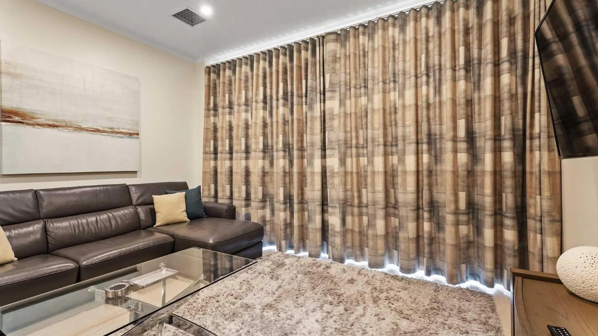 Beach View- Scenic View Penthouse 2Br Condo- Lv607 Palm Beach