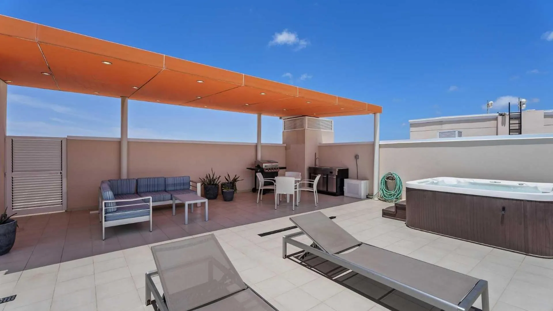 Beach View- Scenic View Penthouse 2Br Condo- Lv607 Palm Beach 0*,